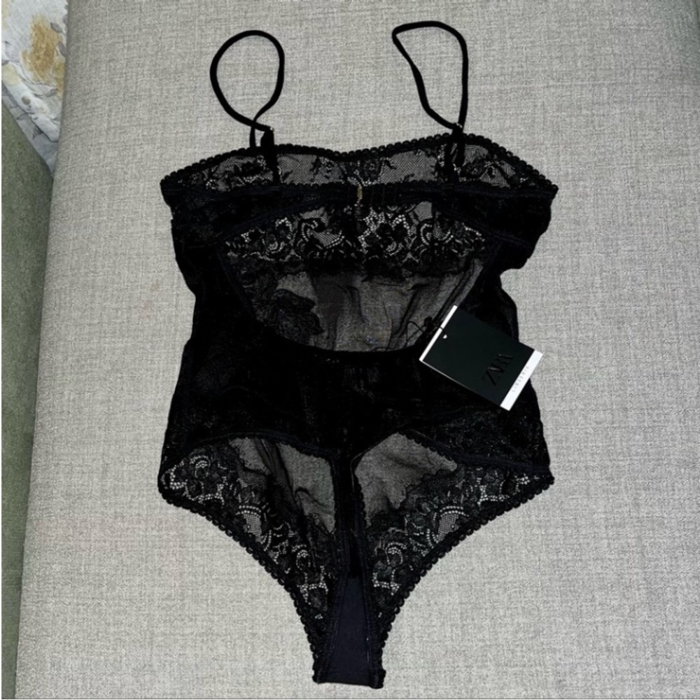 S. Zara LACE BODYSUIT